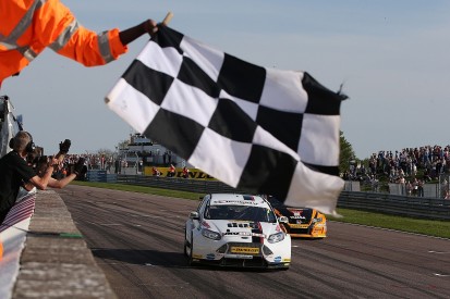 Thruxton BTCC: Mat Jackson clinches race-three win for Motorbase