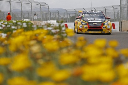 WTCC Morocco: Tom Coronel holds off Jose Maria Lopez to win