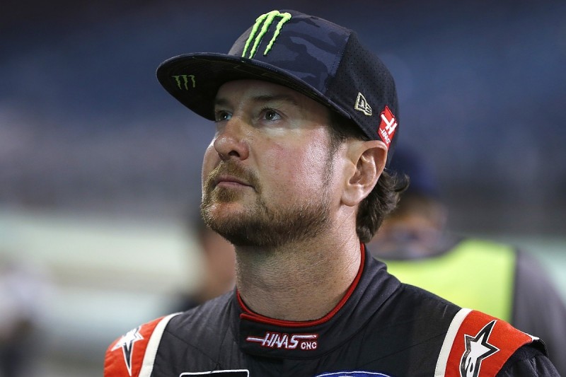 Kurt Busch to stay with Stewart-Haas for 2018 NASCAR Cup season