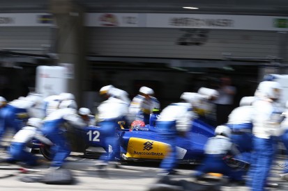 Sauber F1 team late to pay staff again for April