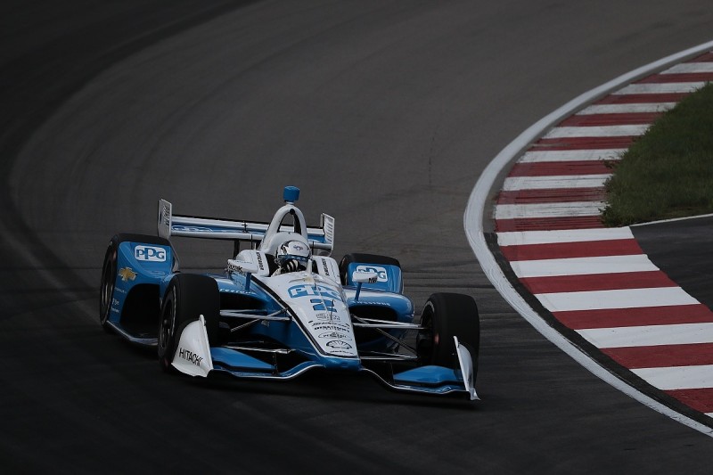 Newgarden takes pole for IndyCar Gateway, title rival Rossi 11th
