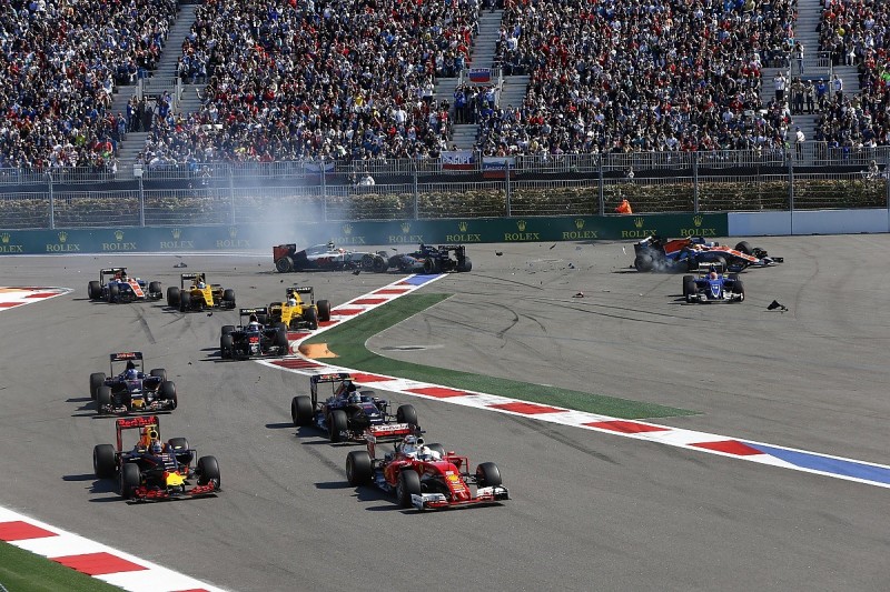 Red Bull boss Horner apologises to Vettel after second Kvyat clash