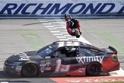 Carl Edwards defeats Kyle Busch with last-lap move at Richmond