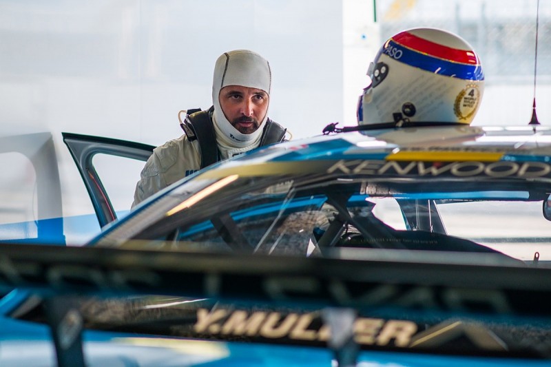 Yvan Muller comes out of retirement to help Volvo's WTCC title bid
