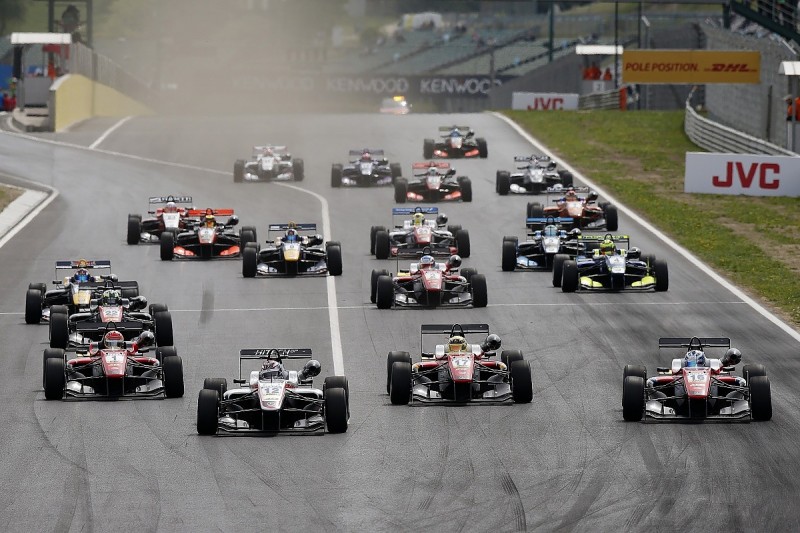 Hungaroring F3: Ralf Aron hangs on to win thrilling race one