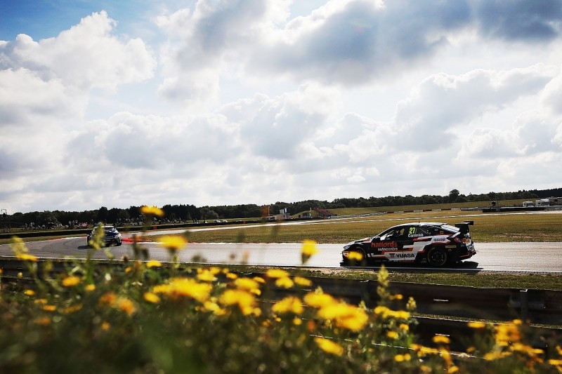 Snetterton BTCC: Dan Cammish fastest in both practice sessions