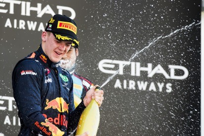 Niko Kari beats George Russell to Abu Dhabi GP3 race one victory