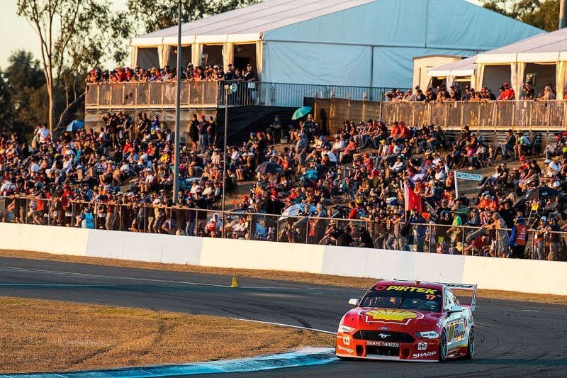 Queensland Supercars: McLaughlin wins after late van Gisbergen duel