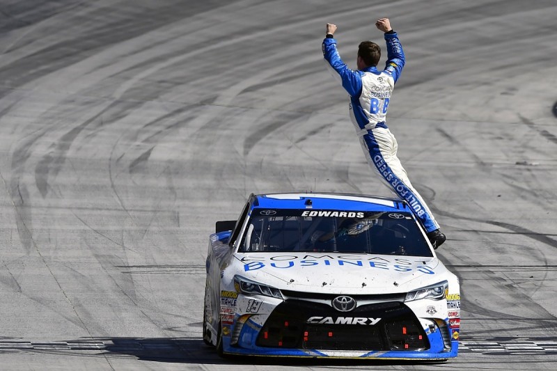 Carl Edwards takes first NASCAR Sprint Cup win of 2016 at Bristol