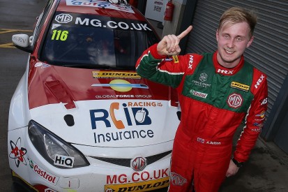 Rookie Ash Sutton takes dramatic Donington Park BTCC pole for MG