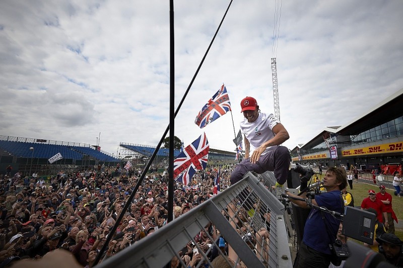 F1 champion Lewis Hamilton being "polarising" is positive - Wolff