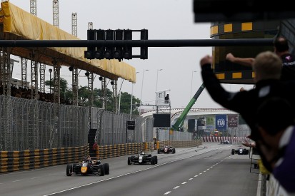 Macau GP: Ticktum wins F3 race as top two crash at final corner