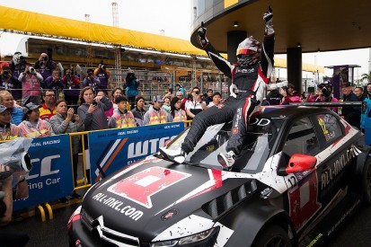 Macau WTCC: Huff takes record ninth win in wet race