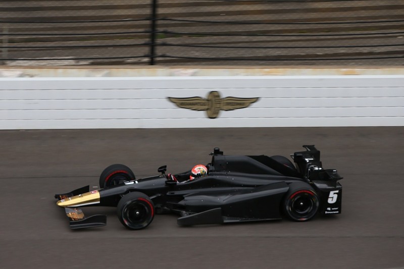 'No anxiety' as Hinchcliffe returns to Indianapolis after crash