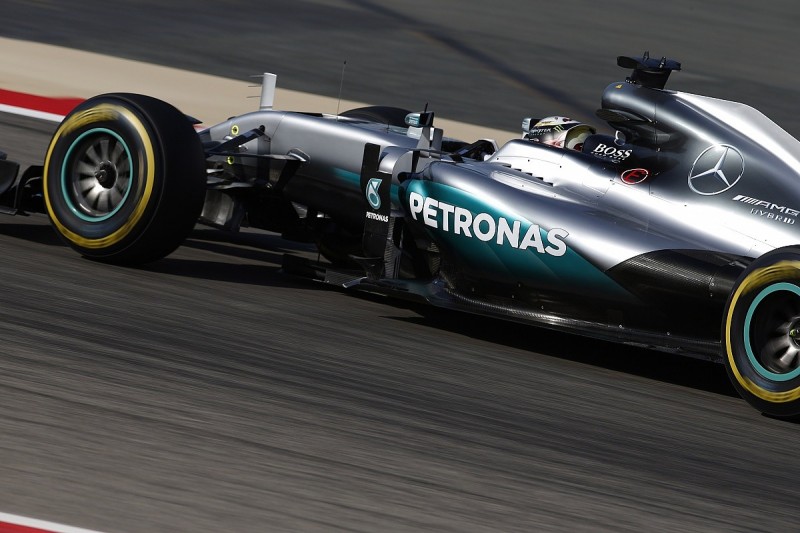 Mercedes drivers choose different F1 tyre strategies for Chinese GP
