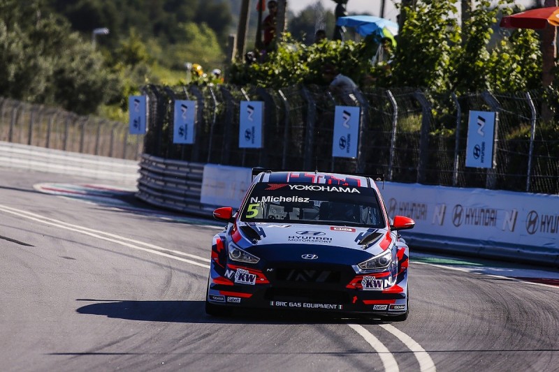 WTCR Vila Real: Hyundai's Michelisz gets pole in disrupted qualifying
