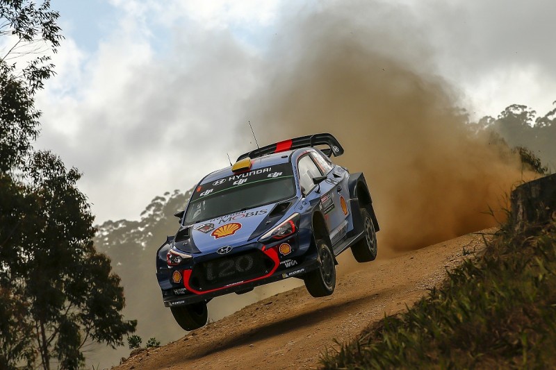 WRC Rally Australia: Mikkelsen pulls clear after Meeke error