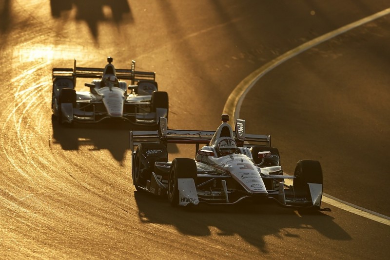 Penske's Castroneves and Montoya puzzled by Phoenix tyre failures