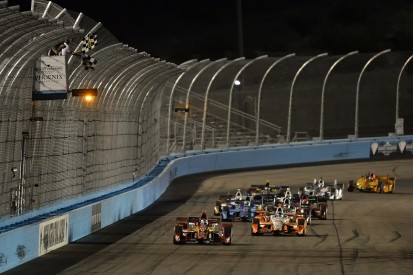 Ganassi's Scott Dixon beats Penske pack for Phoenix IndyCar win