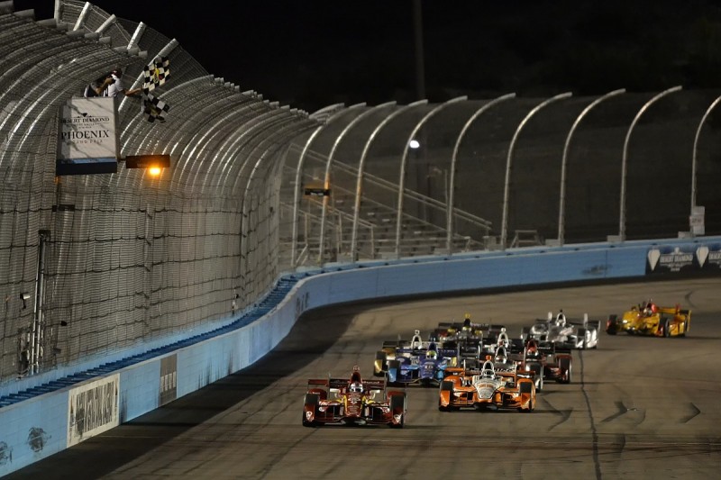Ganassi's Scott Dixon beats Penske pack for Phoenix IndyCar win