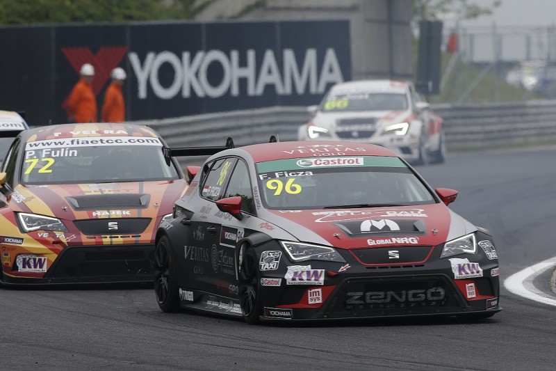 Zengo Motorsport signs two Hungarian teenagers for 2016 WTCC