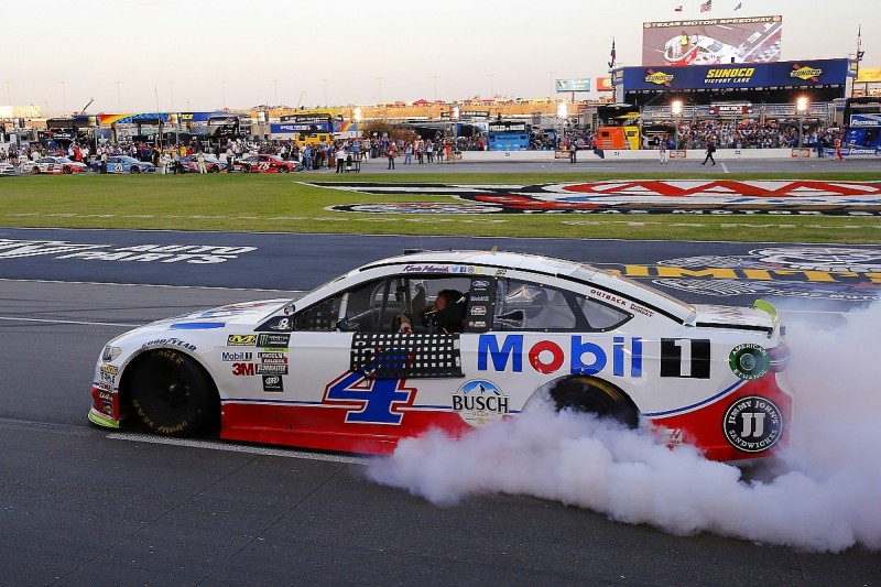 Harvick seals final playoff stage place with Texas NASCAR victory