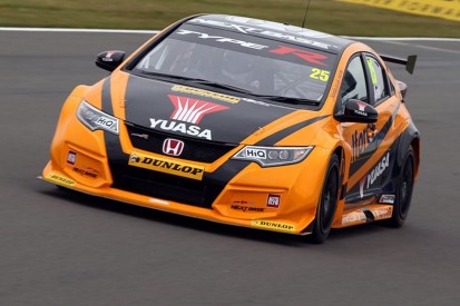 Matt Neal's Honda tops BTCC test day at Donington