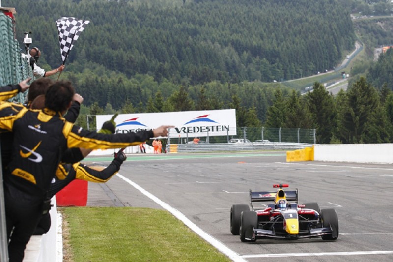 Spa FR3.5: Red Bull protege Carlos Sainz Jr dominates race one