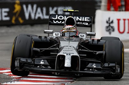 Boullier says Magnussen suffering from F1 'rookie syndrome'