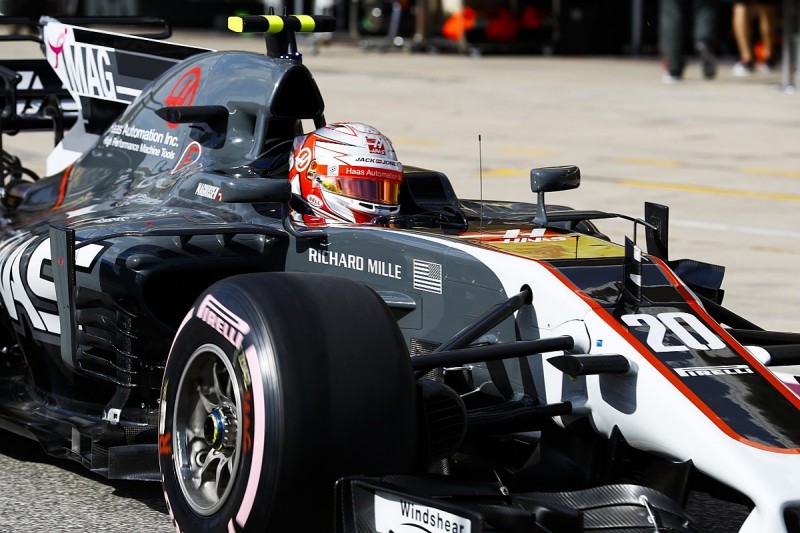 Kevin Magnussen punished for blocking Sergio Perez in F1 qualifying