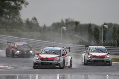 Slovakia WTCC: Sebastien Loeb wins rain-affected race