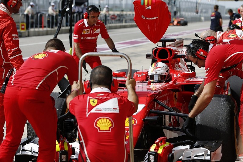 'Messy' Austin F1 practice puts Sebastian Vettel on the back foot