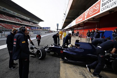 Gearbox issue halted day one of Toro Rosso's Barcelona F1 test