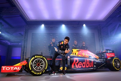Online F1 launches are artificial, reckons Daniel Ricciardo