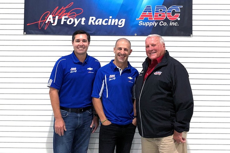 Tony Kanaan switches to AJ Foyt's IndyCar team for 2018