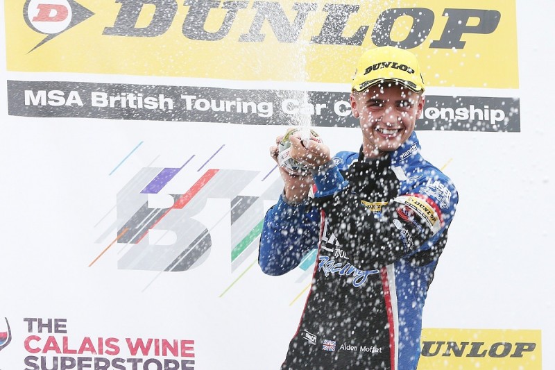 Brands Hatch BTCC: Moffat wins, Sutton extends championship lead