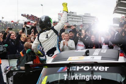 BTCC Brands Hatch: Turkington charge sets up title showdown