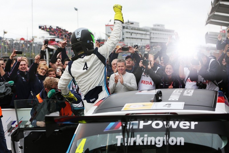 BTCC Brands Hatch: Turkington charge sets up title showdown