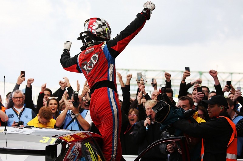 Silverstone BTCC: Goff takes a decisive second career win