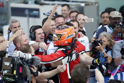 Abu Dhabi GP3: Esteban Ocon beats Luca Ghiotto to title, Palou wins