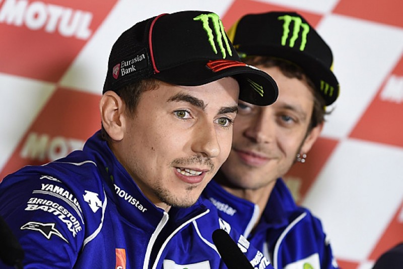 Jorge Lorenzo apologises to Valentino Rossi for thumbs down gesture