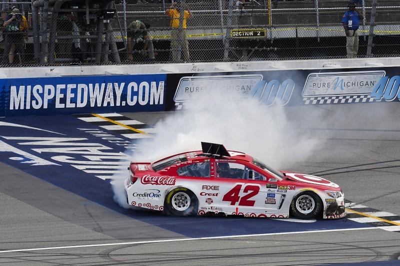 NASCAR Michigan: Larson trumps Truex on restart after late red flag