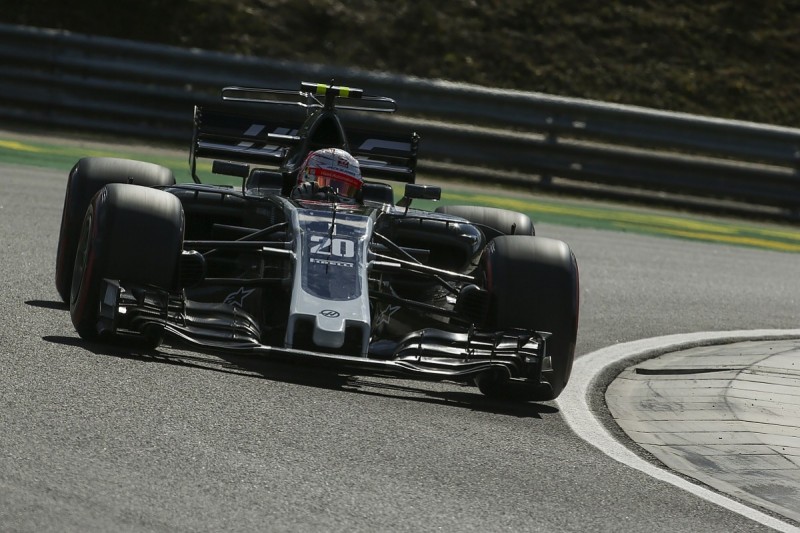 Hungarian GP: Magnussen angry that Hamilton 'always gets in the way'
