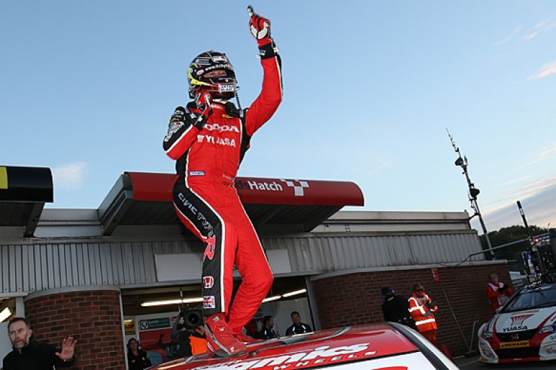 Brands Hatch BTCC: Gordon Shedden champion despite Jason Plato win