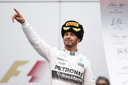 Russian F1 GP: Lewis Hamilton dominates after Nico Rosberg retires