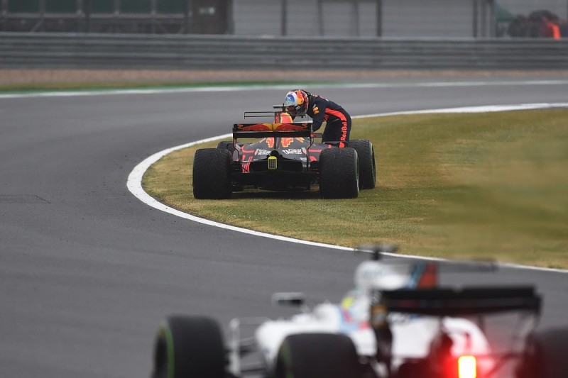 Red Bull changes several F1 engine components on Daniel Ricciardo's car