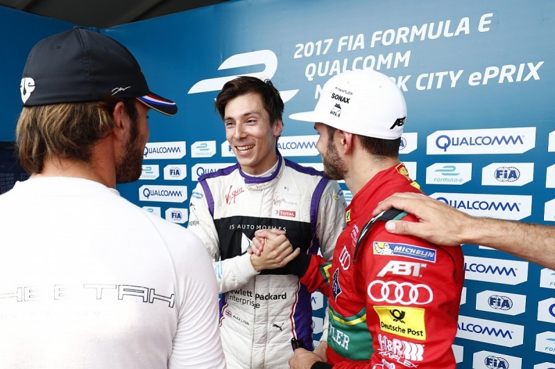 New York Formula E: Stand-in Lynn claims a stunning debut pole