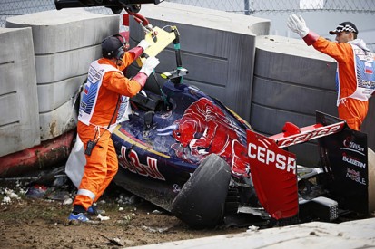 Russian GP FP3 stopped early due to Carlos Sainz Jr crash