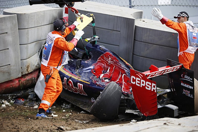 Russian GP FP3 stopped early due to Carlos Sainz Jr crash