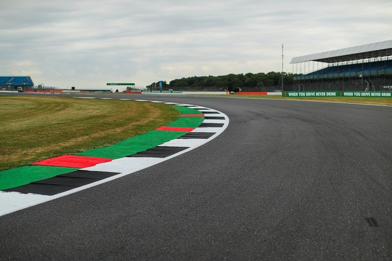 Hamilton says F1 drivers not prepared for Silverstone corner speeds